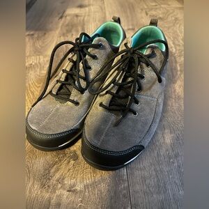 L.L. BEAN Bean Sport tennis shoes Size 10wide